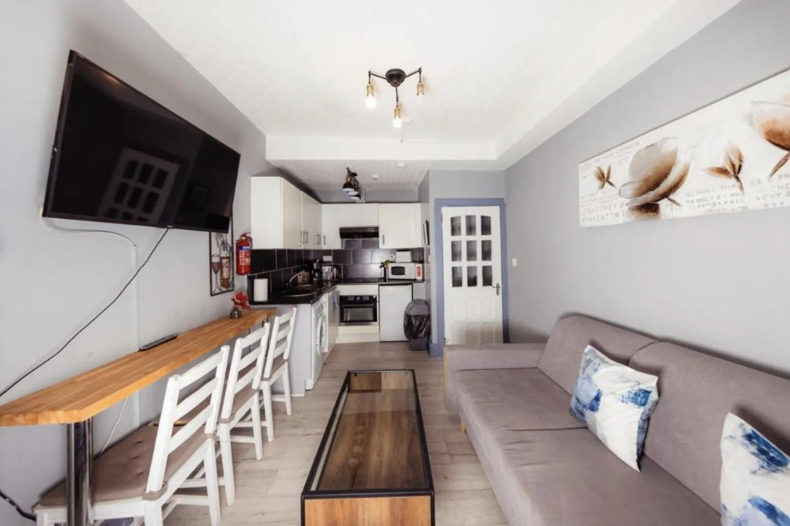 Cozy City Centre Apartment By The Meadows! 5 Edinburgh
